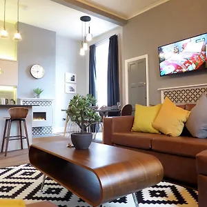 Apartment Claremont Apartments, Centre